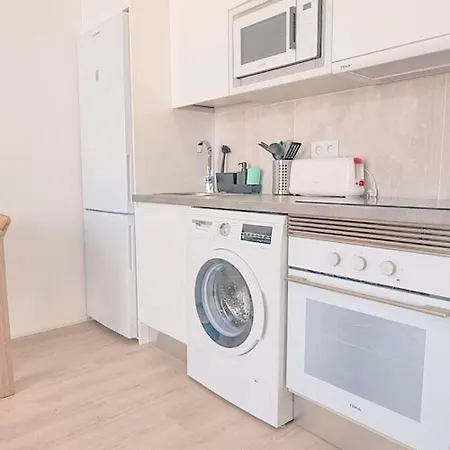 Airconditioned 2bed Poolside Lejlighed