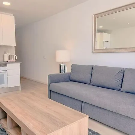 Airconditioned 2bed Poolside Apartament Puerto del Carmen (Lanzarote)