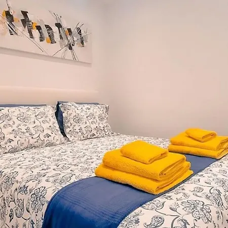 Airconditioned 2bed Poolside Apartamento *