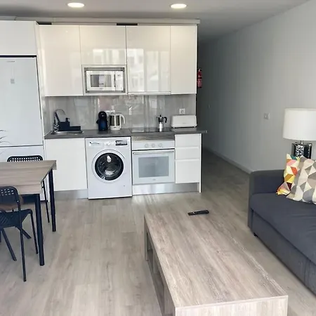 Airconditioned 2bed Poolside Apartamento *