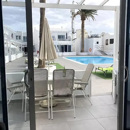 Airconditioned 2bed Poolside Apartament Puerto del Carmen (Lanzarote)