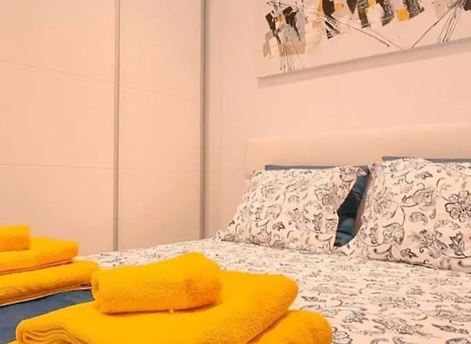 Airconditioned 2bed Poolside Apartamento