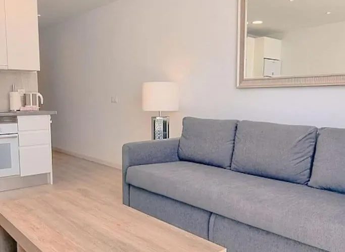 Airconditioned 2bed Poolside Apartment Puerto del Carmen (Lanzarote)