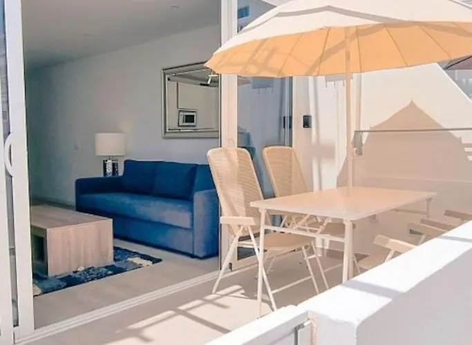 Airconditioned 2bed Poolside Apartamento