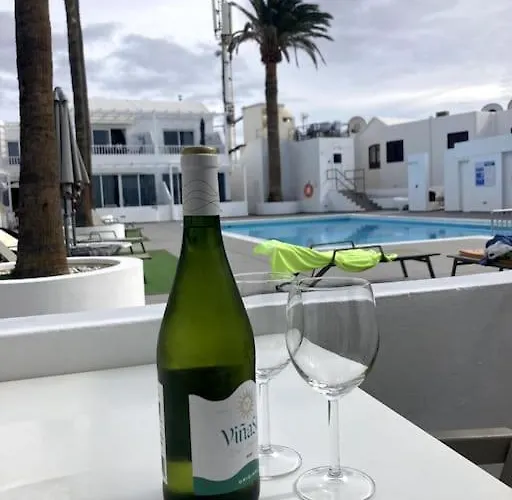 Airconditioned 2bed Poolside