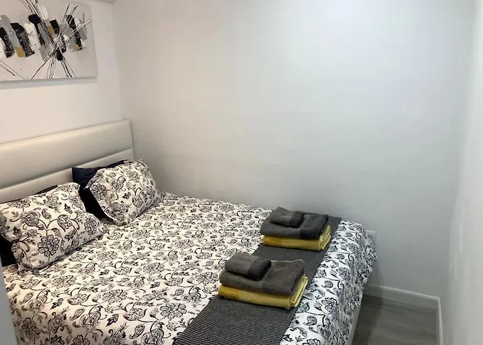 Airconditioned 2bed Poolside Puerto del Carmen (Lanzarote)