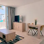 Airconditioned 2bed Poolside