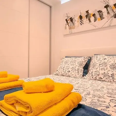 Airconditioned 2bed Poolside Lägenhet