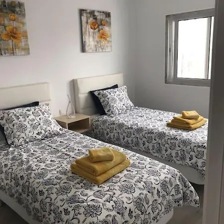 Airconditioned 2bed Poolside شقة