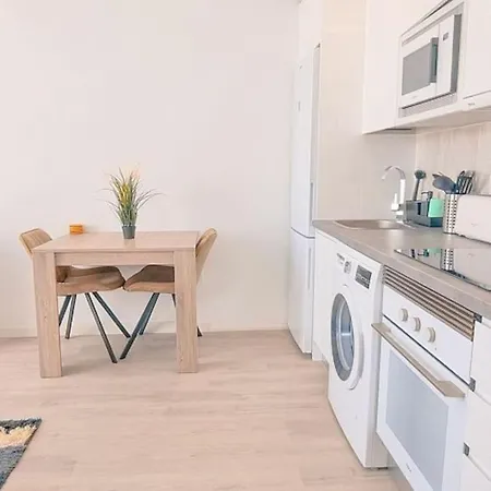 Airconditioned 2bed Poolside 아파트