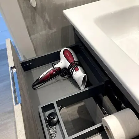Airconditioned 2bed Poolside Appartement *