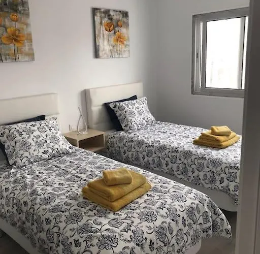 Airconditioned 2bed Poolside Puerto del Carmen (Lanzarote)