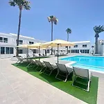 Airconditioned 2bed Poolside Daire Puerto del Carmen (Lanzarote)