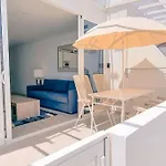 Airconditioned 2bed Poolside Appartement