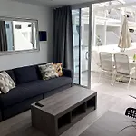 Airconditioned 2bed Poolside Daire *