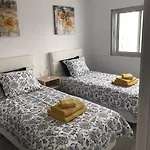 Airconditioned 2bed Poolside Puerto del Carmen (Lanzarote)