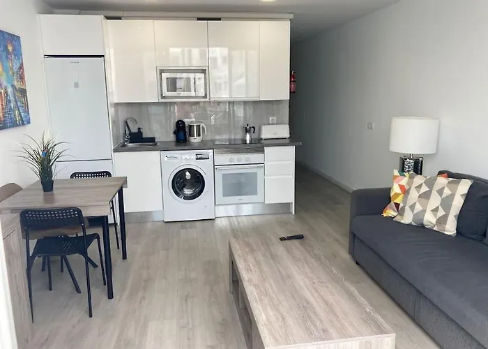 Airconditioned 2bed Poolside Διαμέρισμα *